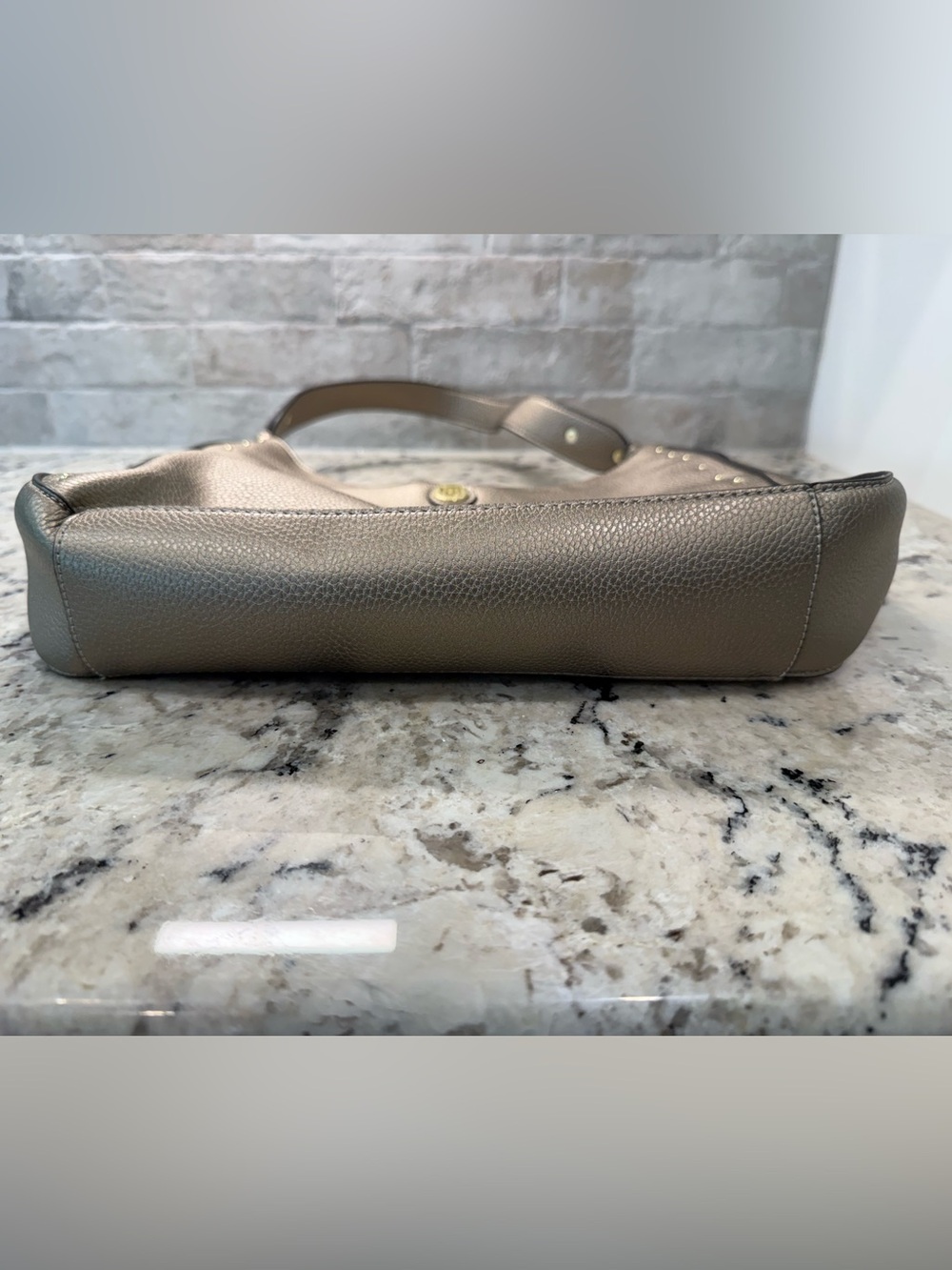 Liz Claiborne EUC Gold Pebbled Leather Shoulder Bag w/Stud Accents - Picture 4 of 7